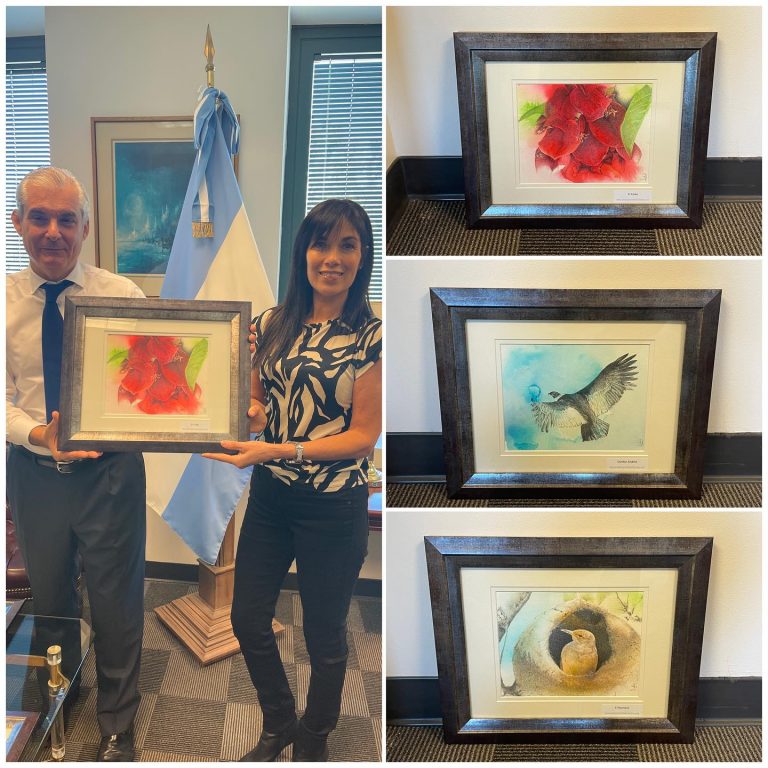 Entrega de obras al consulado de los angeles